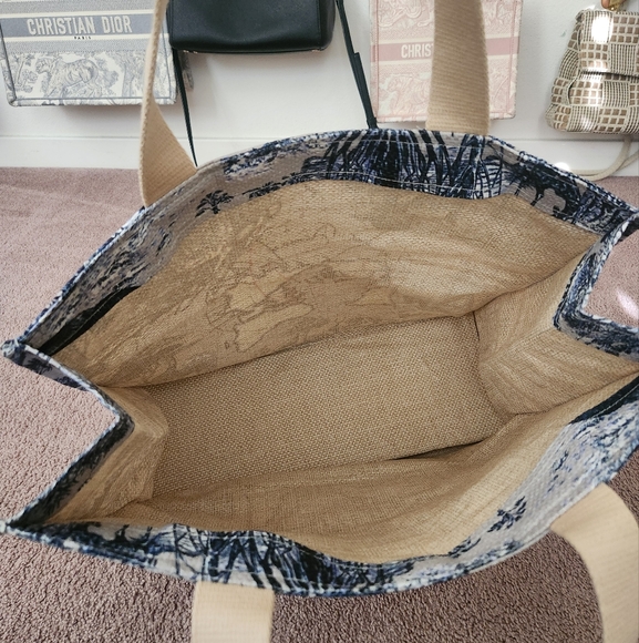 AUTHENTIC Christian Dior Around The World Beach Straw Tote - Picture 3 of 7